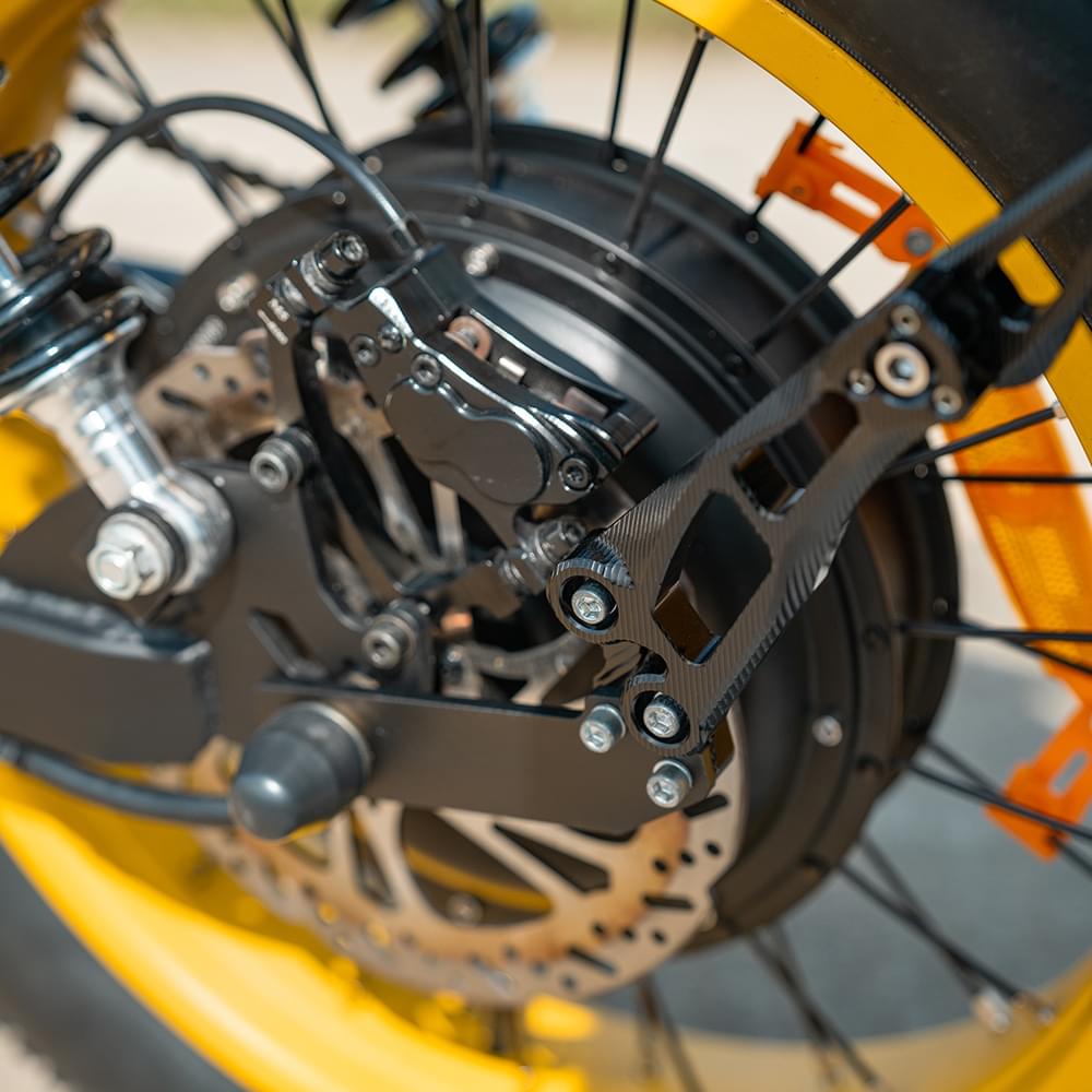 side view of hydraulic disc brake of HappyRun G100 Pro Dual battery Electric Cargo Bikes. Off-road, all terrain E-bikes with 72V 6000W motor system, fat-tire cruisers to sleek urban commuters. NFC unlock and LED Display, Hydraulic disc drakes, Full Suspension. HappyRun G100 e-bike is similar to Freego Flash F3 Pro Max Dual Motor 750W eBike 55Ah Battery 34 MPH, Voltvogue BK-20 Adult Electric Bike, Segway Xyber Electric Bike, Freego Flash F3 Pro Max Electric Bike, Cheetah MT-380 Dual-Motor Electric Motorbike.